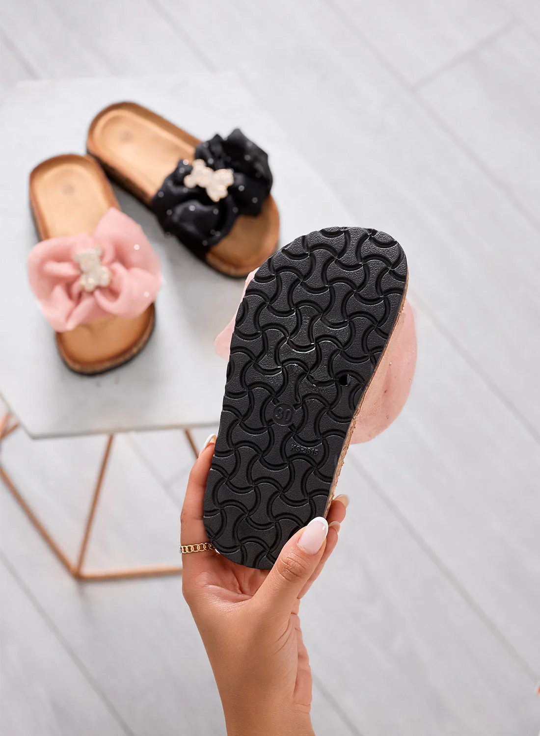 CAIRO - Sandali rosa Ciabatte bambina con fiocco maxi e orsetto gioiello - Image 3