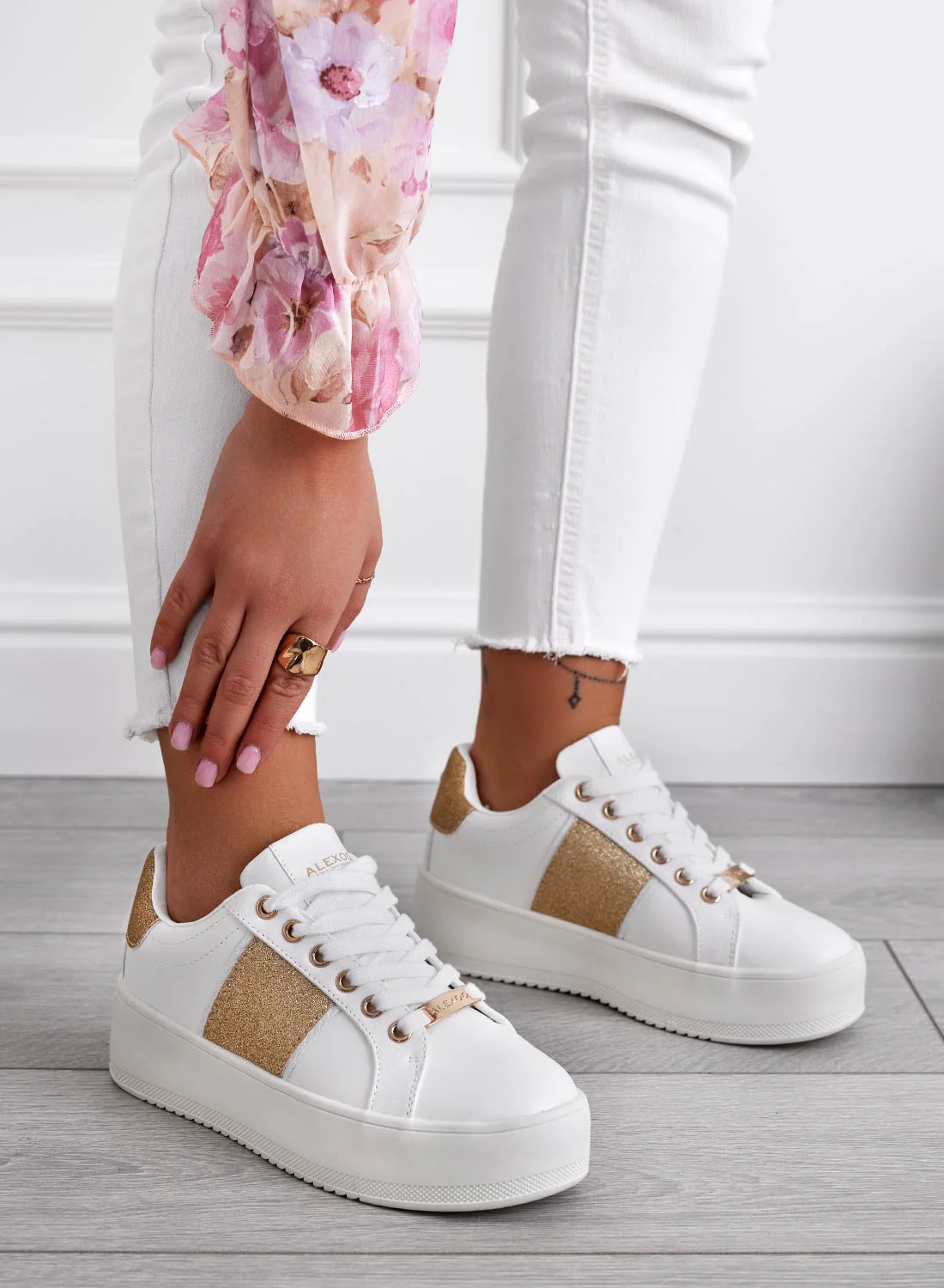 CIRCE - Sneakers bianche Alexoo con glitter oro - Image 4