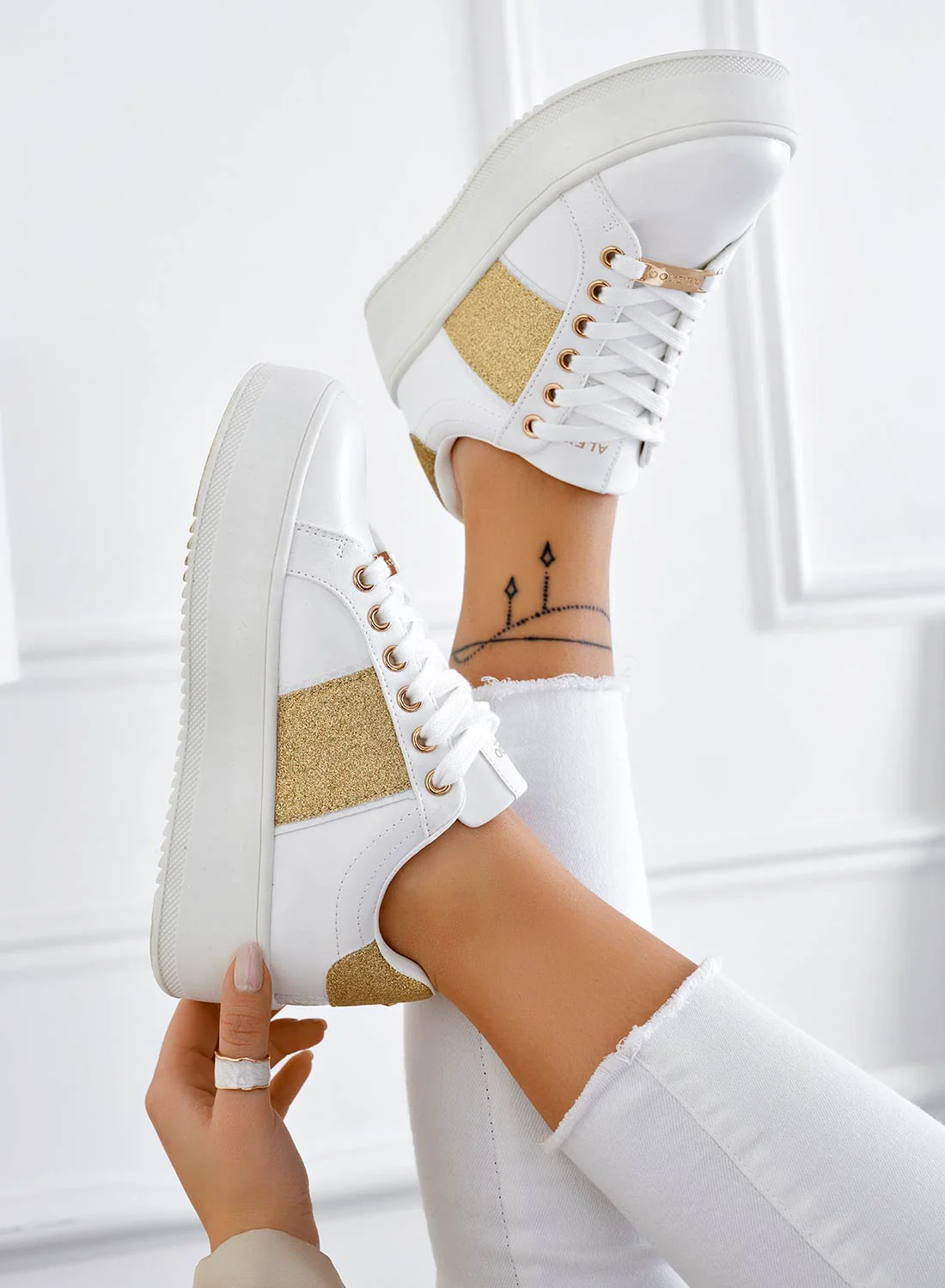 CIRCE - Sneakers bianche Alexoo con glitter oro - Image 9