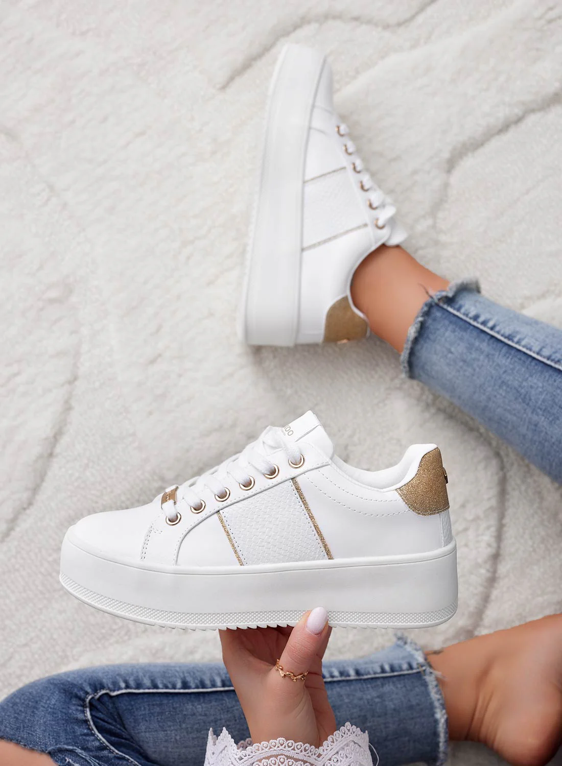 MORENA - Sneakers bianche con inserti glitter oro - Image 4