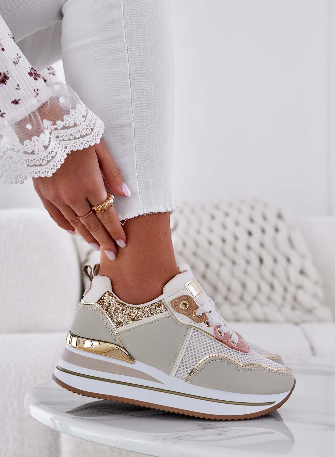 VALDA - Sneakers beige con inserti glitter oro - Image 3