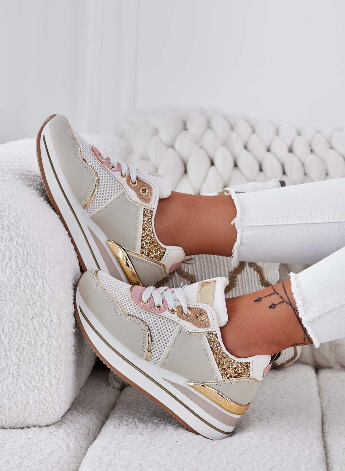VALDA - Sneakers beige con inserti glitter oro - Image 4
